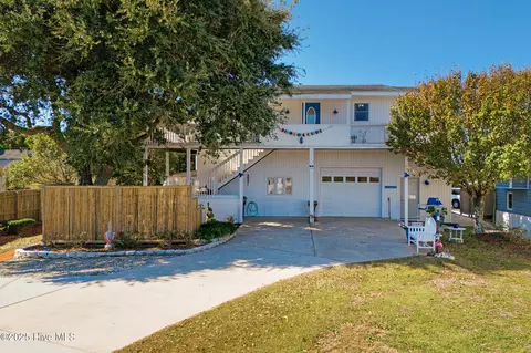 102 Freeman Ln, Atlantic Beach, NC 28512