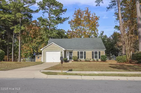 544 Shadowridge Rd, Jacksonville, NC 28546