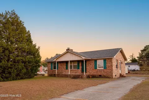 101 Ellenton Ave, Hamlet, NC 28345