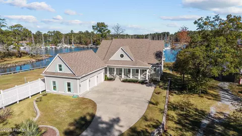 1202 Neuse Dr, Oriental, NC 28571