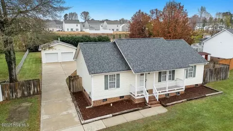 132 Yellow Stone Ln, Smithfield, NC 27577