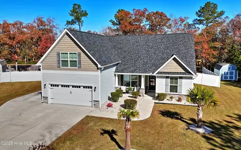 442 Sea Captain Ln SW, Supply, NC 28462