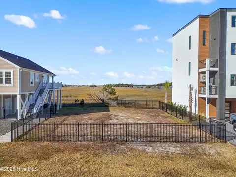 141 Seagull Dr, Holden Beach, NC 28462