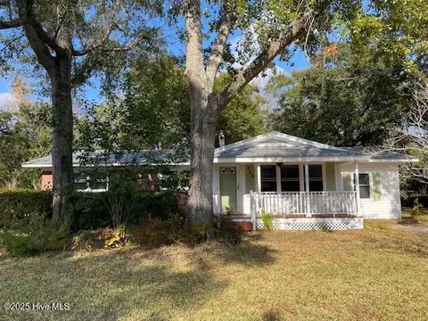 313 Holiday Hills Dr, Wilmington, NC 28409