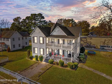 100 S 6th St, Creswell, NC 27928