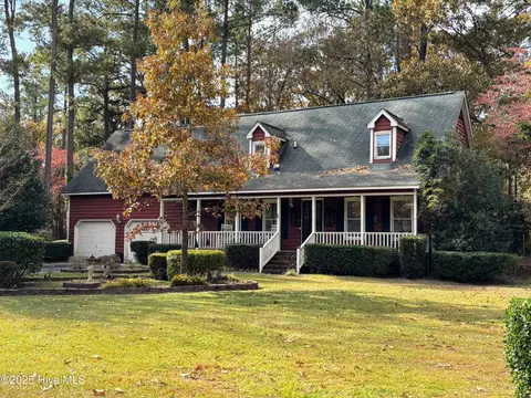 2200 Oakview Dr, New Bern, NC 28562