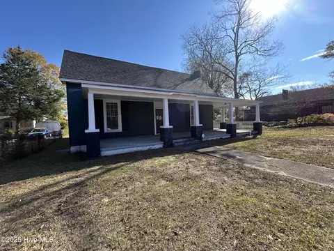 509 Champlain St, Hamlet, NC 28345