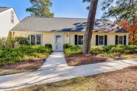 12 Village Green Cir #12, Southern Pines, NC 28387