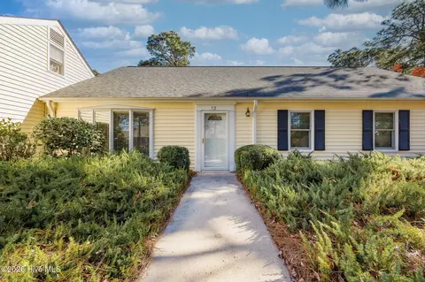 12 Village Green Cir #12, Southern Pines, NC 28387