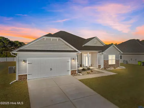 2750 Luna Ln, Winterville, NC 28590