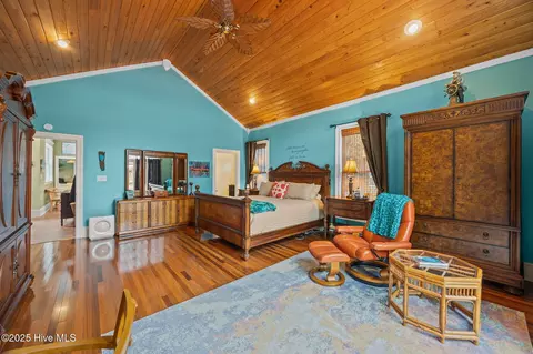 Bedroom - 612 E Main St, Washington, NC 27889 photo 4 of 12
