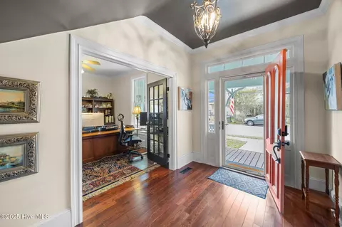 Entry Way - 612 E Main St, Washington, NC 27889 photo 2 of 8