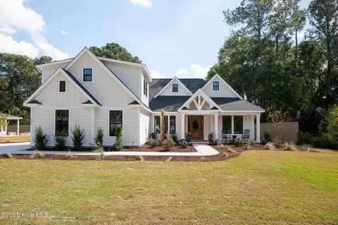 385 Crow Creek Dr NW, Calabash, NC 28467