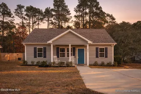 286 Elm St, Southport, NC 28461