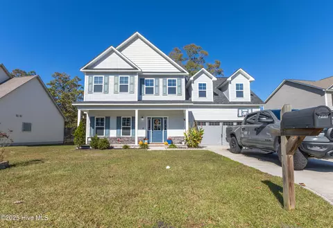 211 Holly Grove Ct E, Jacksonville, NC 28540