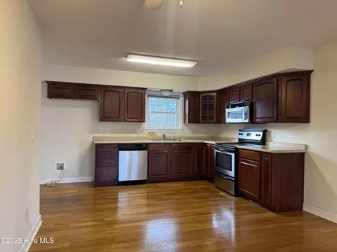 Kitchen - 107 Switch Rd, Hamlet, NC 28345 photo 1 of 1