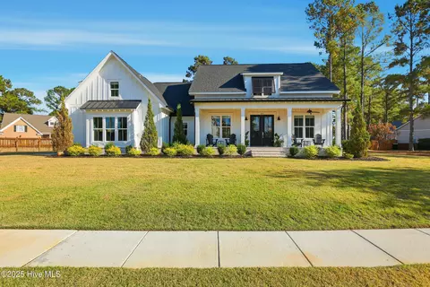 1013 Greymoss Ln SE, Leland, NC 28451