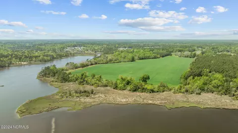 517 Queens Creek Rd, Hubert, NC 28539