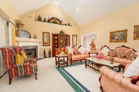 Living - 602 Taberna Cir, New Bern, NC 28562 photo 1 of 2