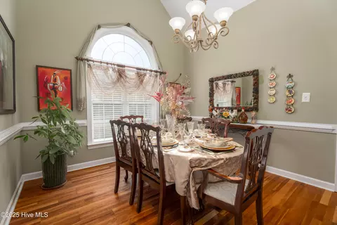 Dining - 602 Taberna Cir, New Bern, NC 28562 photo 2 of 3