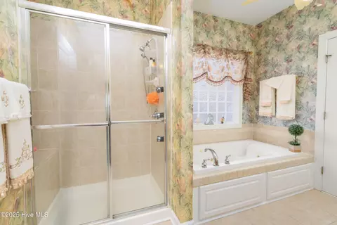 Bath - 602 Taberna Cir, New Bern, NC 28562 photo 2 of 4