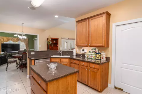 Kitchen - 602 Taberna Cir, New Bern, NC 28562 photo 3 of 3
