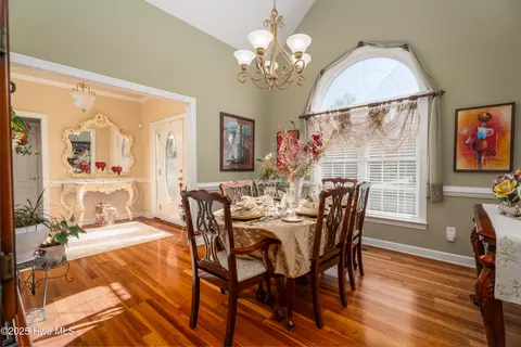 Dining - 602 Taberna Cir, New Bern, NC 28562 photo 1 of 3
