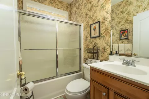 Bath - 602 Taberna Cir, New Bern, NC 28562 photo 1 of 4