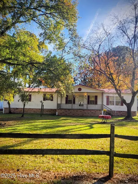 723 W Broad St, Beulaville, NC 28518