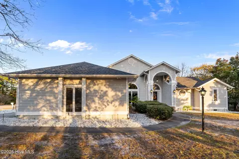 101 Bunker Ct, Hampstead, NC 28443