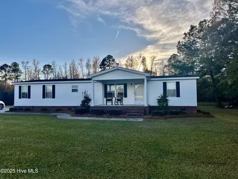 9092 Seven Creeks Hwy, Nakina, NC 28455