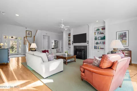 Living - 10 Wee Burn Ln, Pinehurst, NC 28374 photo 1 of 2