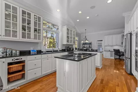 Kitchen - 10 Wee Burn Ln, Pinehurst, NC 28374 photo 4 of 5