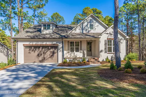 1 Juniper Ln, Pinehurst, NC 28374