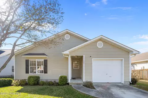 426 Boysenberry Ln, Hubert, NC 28539