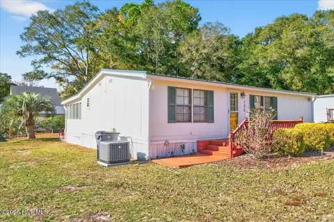 105 Live Oak Dr, Sunset Beach, NC 28468