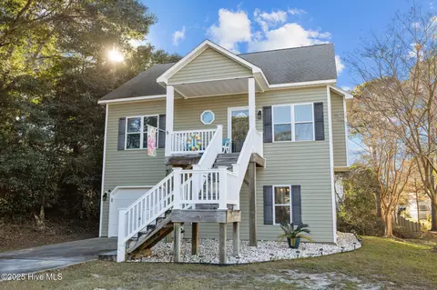 313 Loblolly St, Emerald Isle, NC 28594