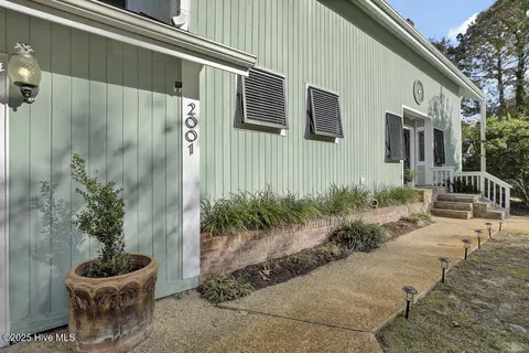 Exterior - 2001 Cordgrass Rd, Hampstead, NC 28443 photo 2 of 25