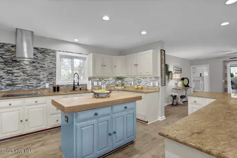 Kitchen - 2001 Cordgrass Rd, Hampstead, NC 28443 photo 1 of 4