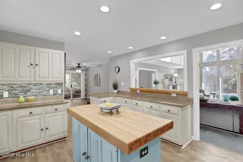 Kitchen - 2001 Cordgrass Rd, Hampstead, NC 28443 photo 3 of 4
