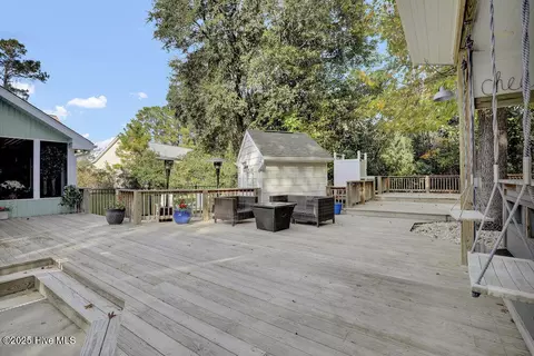 Exterior - 2001 Cordgrass Rd, Hampstead, NC 28443 photo 8 of 25