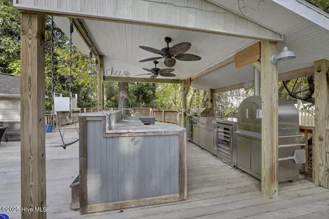 Exterior - 2001 Cordgrass Rd, Hampstead, NC 28443 photo 6 of 25