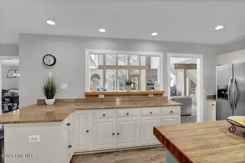 Kitchen - 2001 Cordgrass Rd, Hampstead, NC 28443 photo 4 of 4