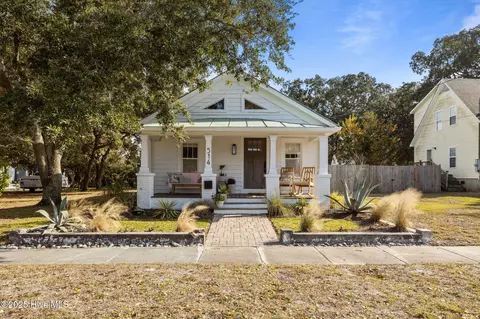 514 Pollock St, Beaufort, NC 28516