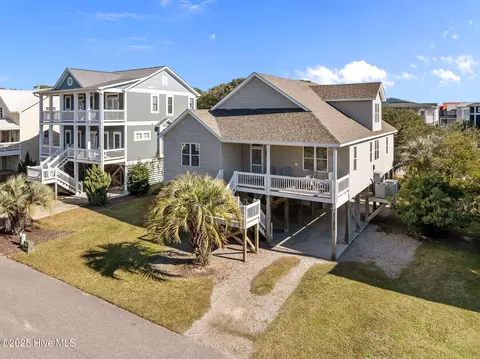 111 SE 72nd St, Oak Island, NC 28465