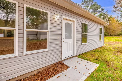 1350 Croomsbridge Rd, Burgaw, NC 28425