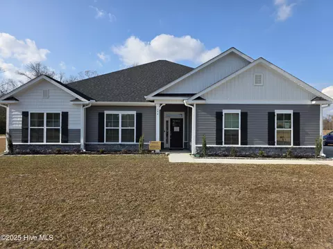 194 Poker House Rd, Grimesland, NC 27837