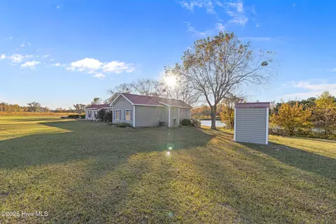 Exterior - 625 Garner Chapel Rd, Mount Olive, NC 28365 photo 4 of 6