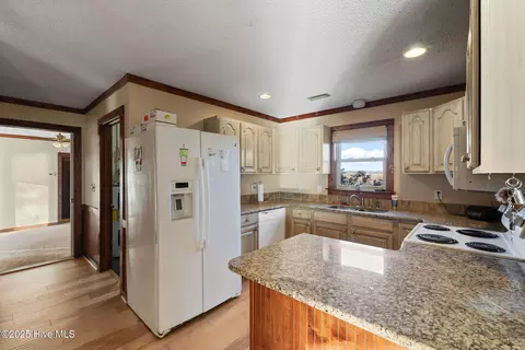 Kitchen - 625 Garner Chapel Rd, Mount Olive, NC 28365 photo 2 of 3