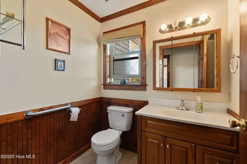 Bath - 625 Garner Chapel Rd, Mount Olive, NC 28365 photo 2 of 4